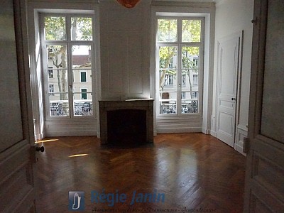 APPARTEMENT T4 A LOUER - LYON 4EME ARRONDISSEMENT - 103.55 m2 - 1 584 &euro; charges comprises par mois