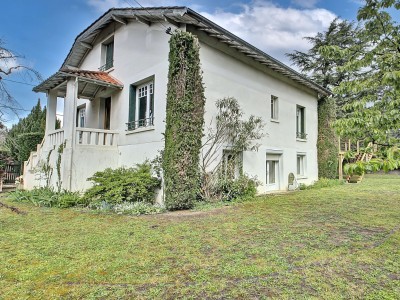 Anne 30 A VENDRE - TASSIN LA DEMI LUNE - 196.76 m2 - 930000€
