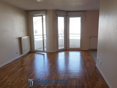 APPARTEMENT T3 A LOUER - LYON 8EME ARRONDISSEMENT - 73 m2 - 1 046 &euro; charges comprises par mois