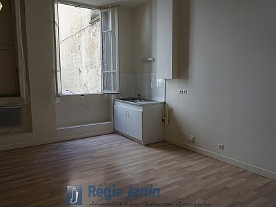 STUDIO A LOUER - LYON 3EME ARRONDISSEMENT - 33 m2 - 628€ charges comprises par mois