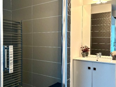 Appartement type T2 de 42m2 avec balcon de 10m2. A VENDRE - VENISSIEUX - 41.77 m2 - 155000€