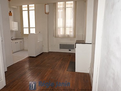 STUDIO A LOUER - LYON 1ER ARRONDISSEMENT - 31 m2 - 660€ charges comprises par mois
