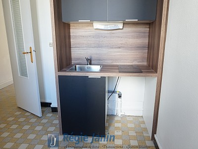 STUDIO A LOUER - LYON 6EME ARRONDISSEMENT - 40 m2 - 820€ charges comprises par mois