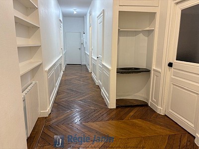 APPARTEMENT T2 A LOUER - LYON 1ER ARRONDISSEMENT - 85 m2 - 1231€ charges comprises par mois