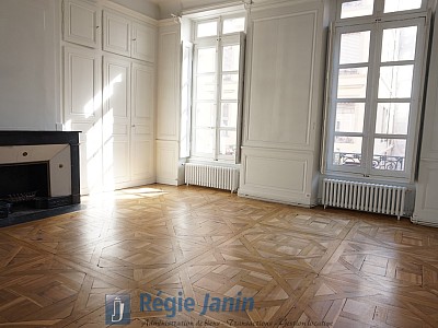 APPARTEMENT T4 A LOUER - LYON 2EME ARRONDISSEMENT - 123 m2 - 1897€ charges comprises par mois