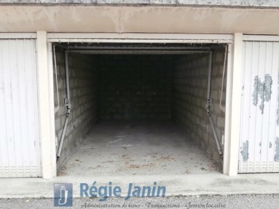 GARAGE A LOUER - LYON 7EME ARRONDISSEMENT - 89�&euro; charges comprises par mois