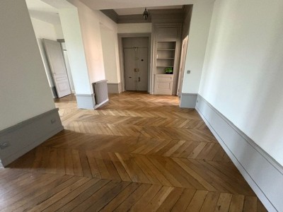 APPARTEMENT T4 A LOUER - LYON 2EME ARRONDISSEMENT - 125.4 m2 - 2 035 &euro; charges comprises par mois