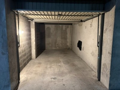 GARAGE A LOUER - LYON 3EME ARRONDISSEMENT - 12 m2 - 128 &euro; charges comprises par mois