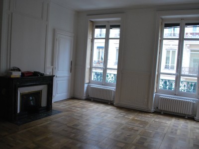 APPARTEMENT T3 A LOUER - LYON 2EME ARRONDISSEMENT - 75.57 m2 - 1 244 &euro; charges comprises par mois
