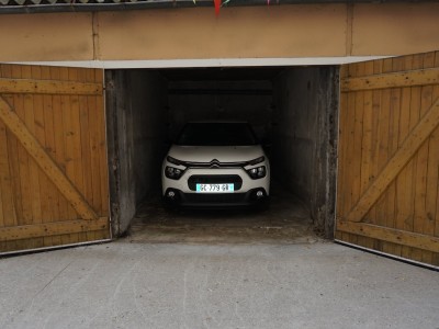 GARAGE A LOUER - LYON 6EME ARRONDISSEMENT - 12 m2 - 110 &euro; charges comprises par mois