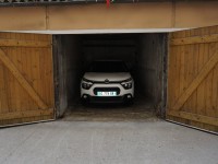 GARAGE A LOUER - LYON 6EME ARRONDISSEMENT - 12 m2 - 110 &euro; charges comprises par mois