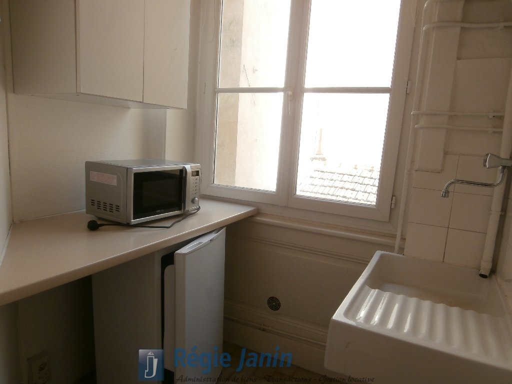 STUDIO A LOUER - LYON 6EME ARRONDISSEMENT - 16 m2 - 0 € charges comprises par mois