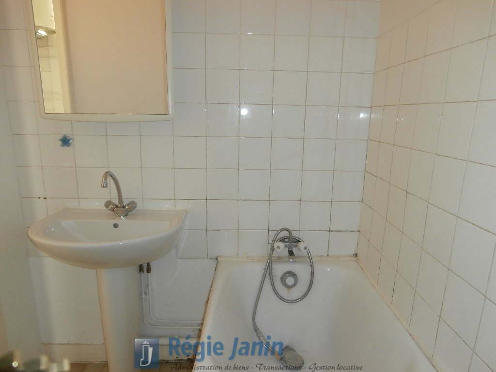 STUDIO A LOUER - LYON 6EME ARRONDISSEMENT - 16 m2 - 0 € charges comprises par mois