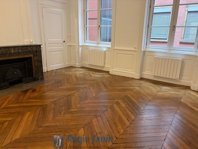 APPARTEMENT T2 A LOUER - LYON 1ER ARRONDISSEMENT - 85 m2 - 1 231 € charges comprises par mois