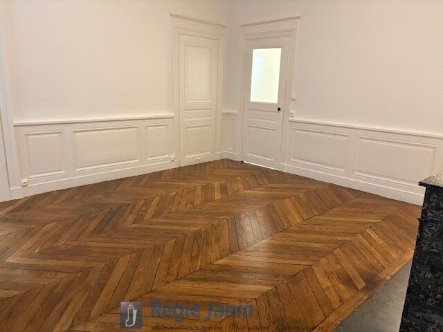 APPARTEMENT T2 A LOUER - LYON 1ER ARRONDISSEMENT - 85 m2 - 1 231 € charges comprises par mois