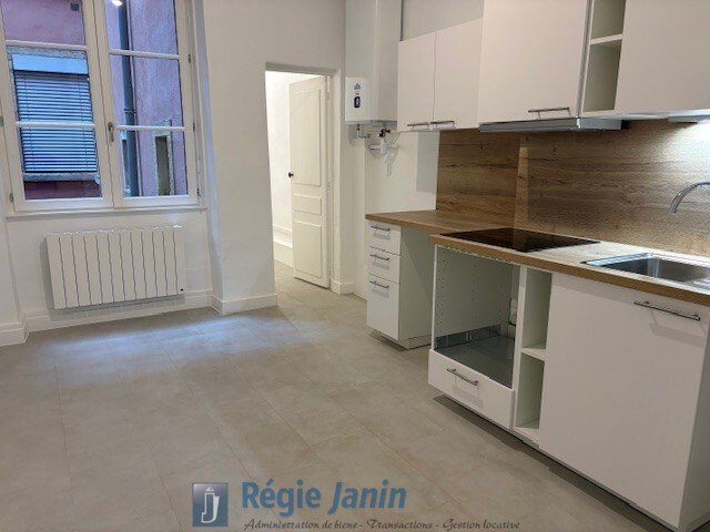 APPARTEMENT T2 A LOUER - LYON 1ER ARRONDISSEMENT - 85 m2 - 1 231 € charges comprises par mois
