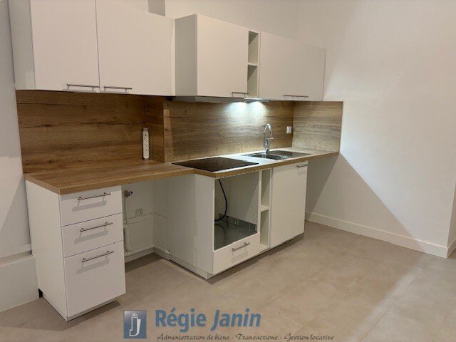 APPARTEMENT T2 A LOUER - LYON 1ER ARRONDISSEMENT - 85 m2 - 1 231 € charges comprises par mois