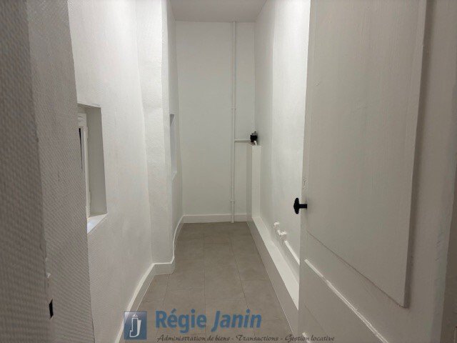 APPARTEMENT T2 A LOUER - LYON 1ER ARRONDISSEMENT - 85 m2 - 1 231 € charges comprises par mois