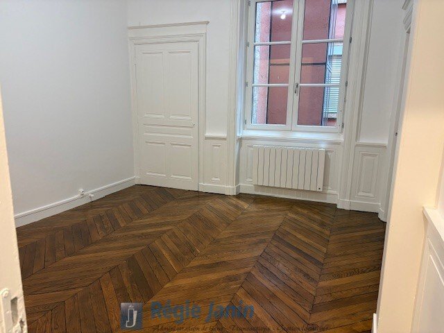 APPARTEMENT T2 A LOUER - LYON 1ER ARRONDISSEMENT - 85 m2 - 1 231 € charges comprises par mois