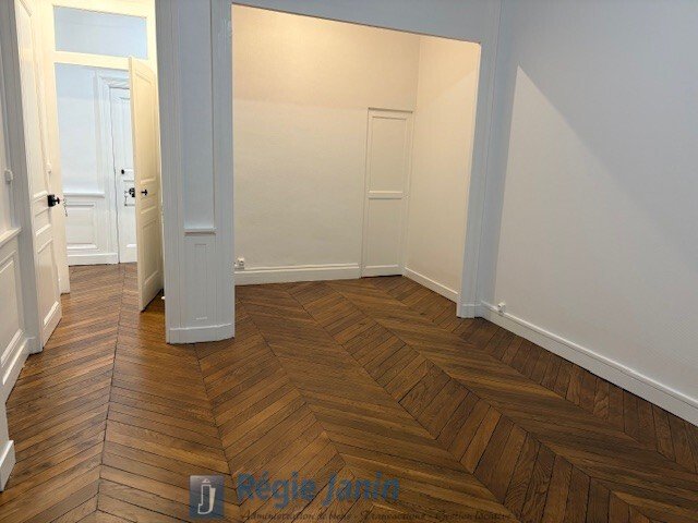 APPARTEMENT T2 A LOUER - LYON 1ER ARRONDISSEMENT - 85 m2 - 1 231 € charges comprises par mois