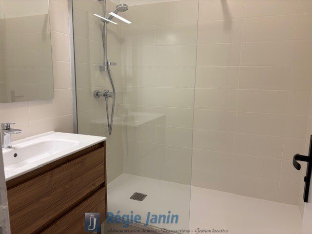 APPARTEMENT T2 A LOUER - LYON 1ER ARRONDISSEMENT - 85 m2 - 1 231 € charges comprises par mois