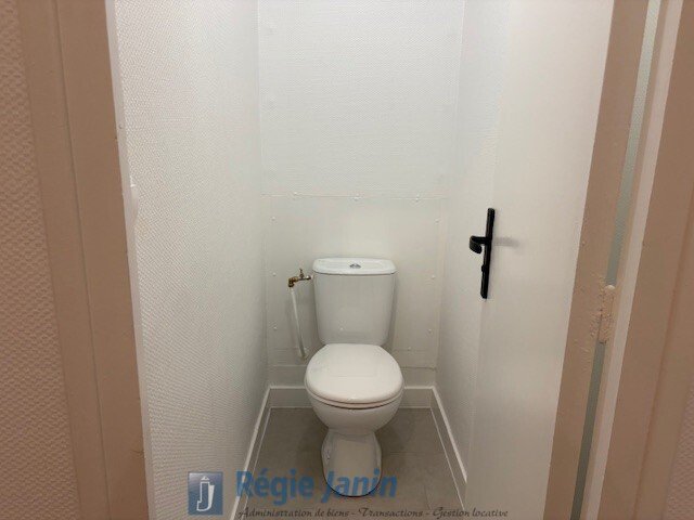 APPARTEMENT T2 A LOUER - LYON 1ER ARRONDISSEMENT - 85 m2 - 1 231 € charges comprises par mois
