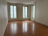 APPARTEMENT T3 A LOUER - LYON 1ER ARRONDISSEMENT - 77.23 m2 - 1 076 &euro; charges comprises par mois